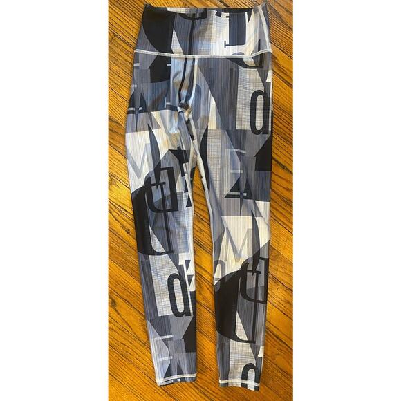 Fabletics Black and Gray Patterned Leggings - Picture 2 of 8